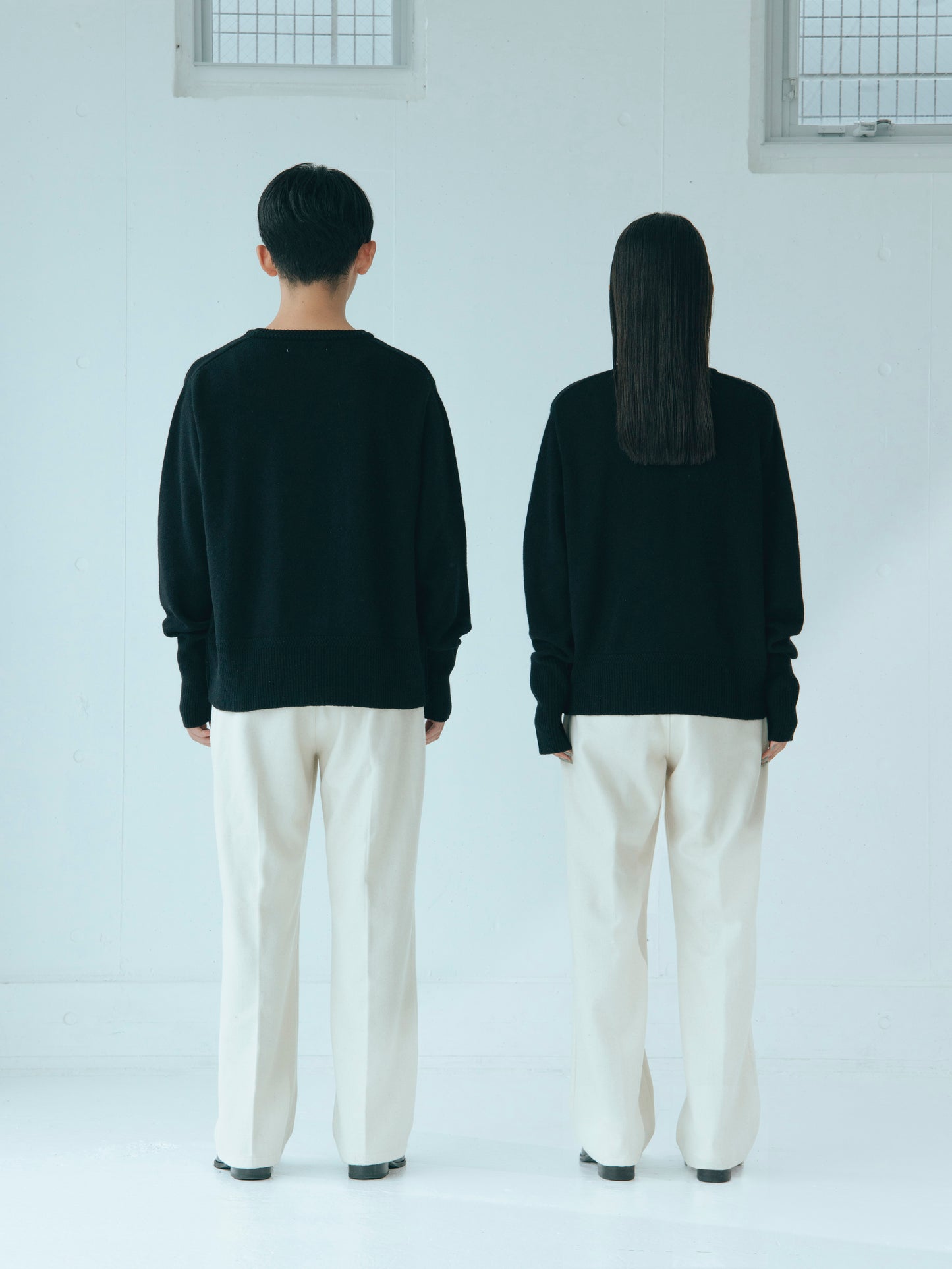 V-neck Cashmere Sweater Black 002